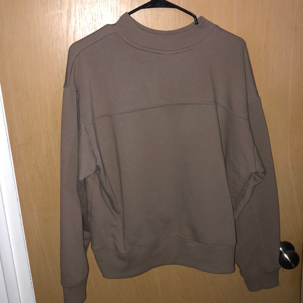 Mock neck sweatshirt!!